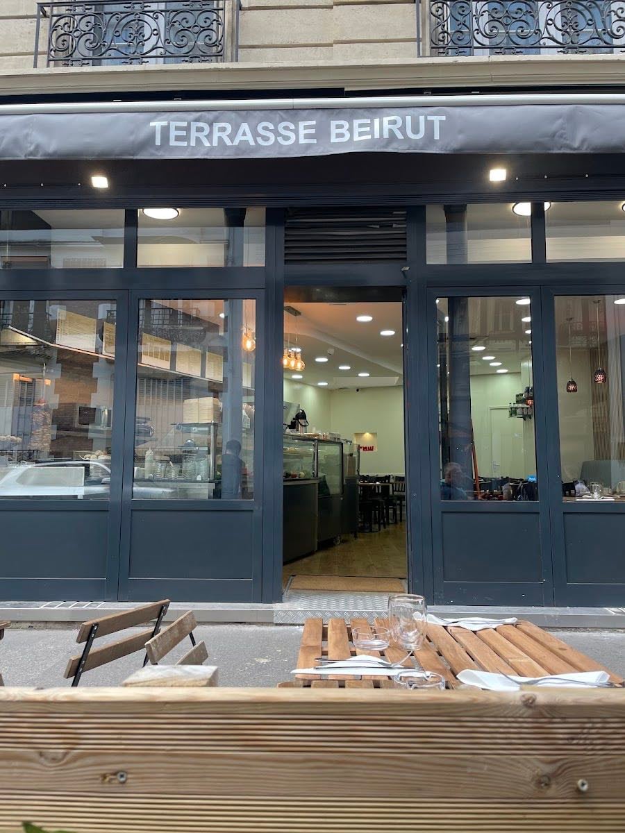 Terrasse Beirut - HUMMUS!