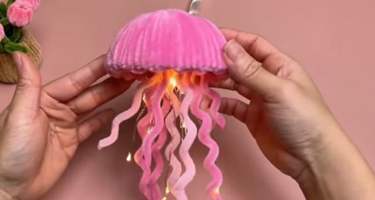 Jellyfish lamp