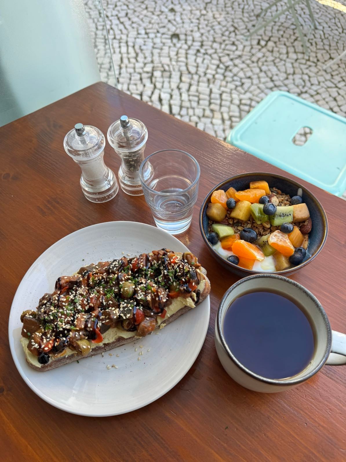 Parioca Café @ Alcântara - Ordered the tartine of the week + greek yogurt bowl with granola + tea