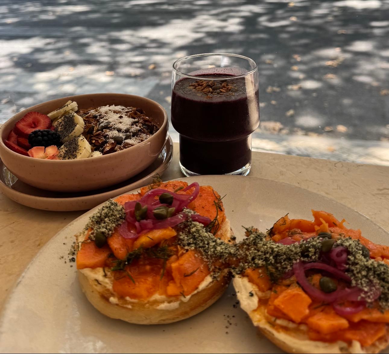 AMUN Café @ Príncipe Real - Ordered the not-so-classic bagel + sunshine chia + choco berry smoothie