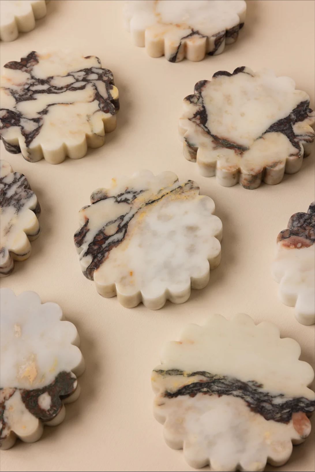 IL PIETRA Scallop Coaster - in Calacatta Viola