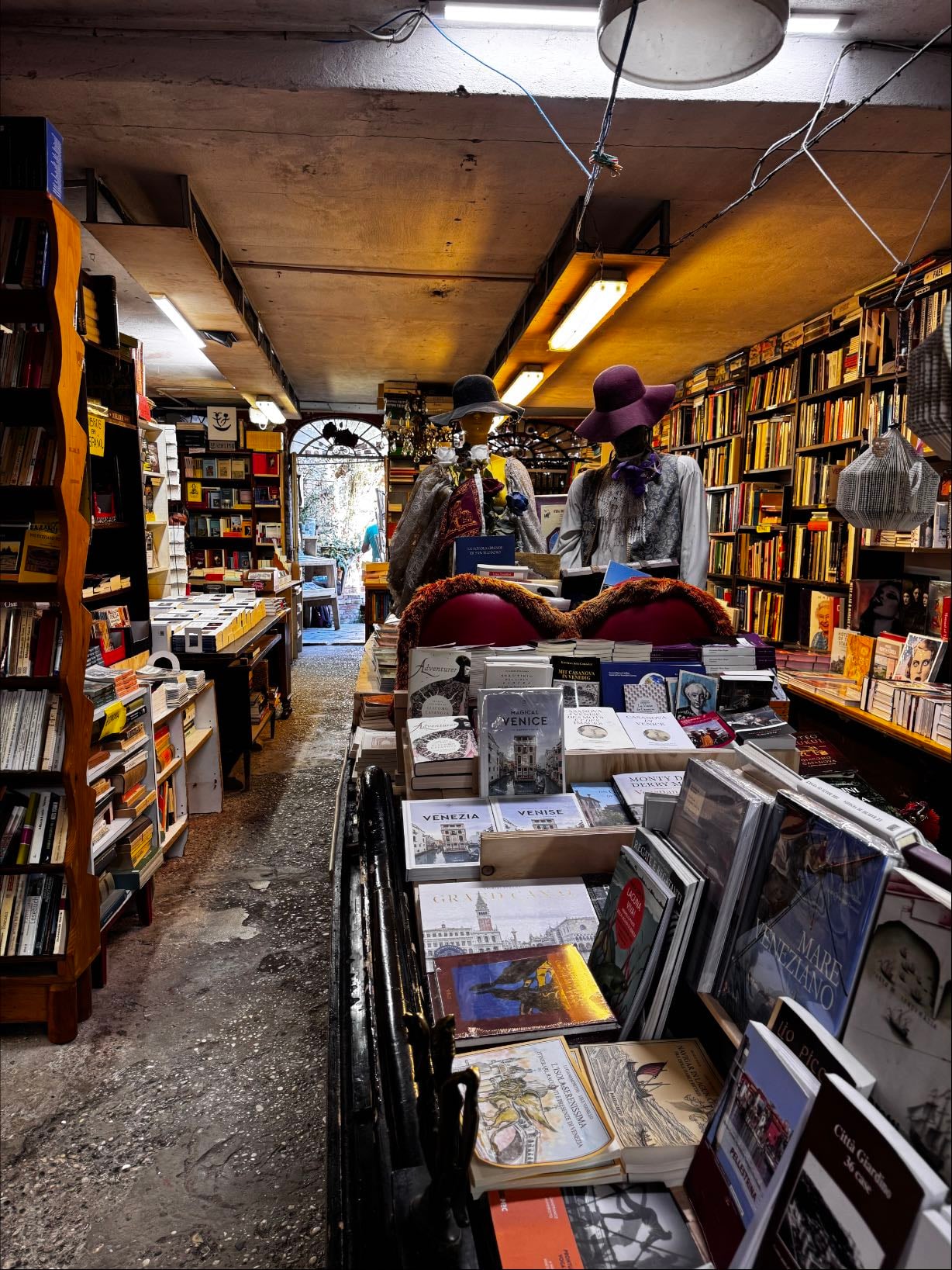 Libreria Acqua Alta - Bookshop