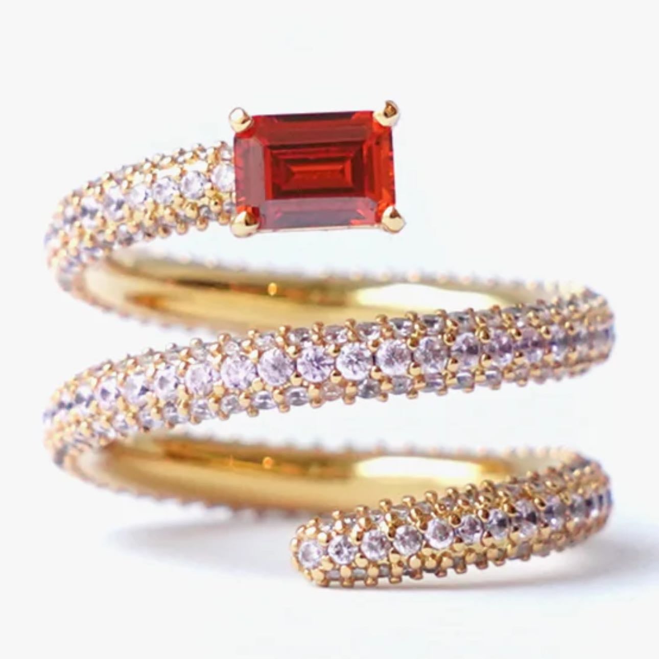 IZABEL DISPLAY Ultra Twist Ring - on Light Pink Orange Gold