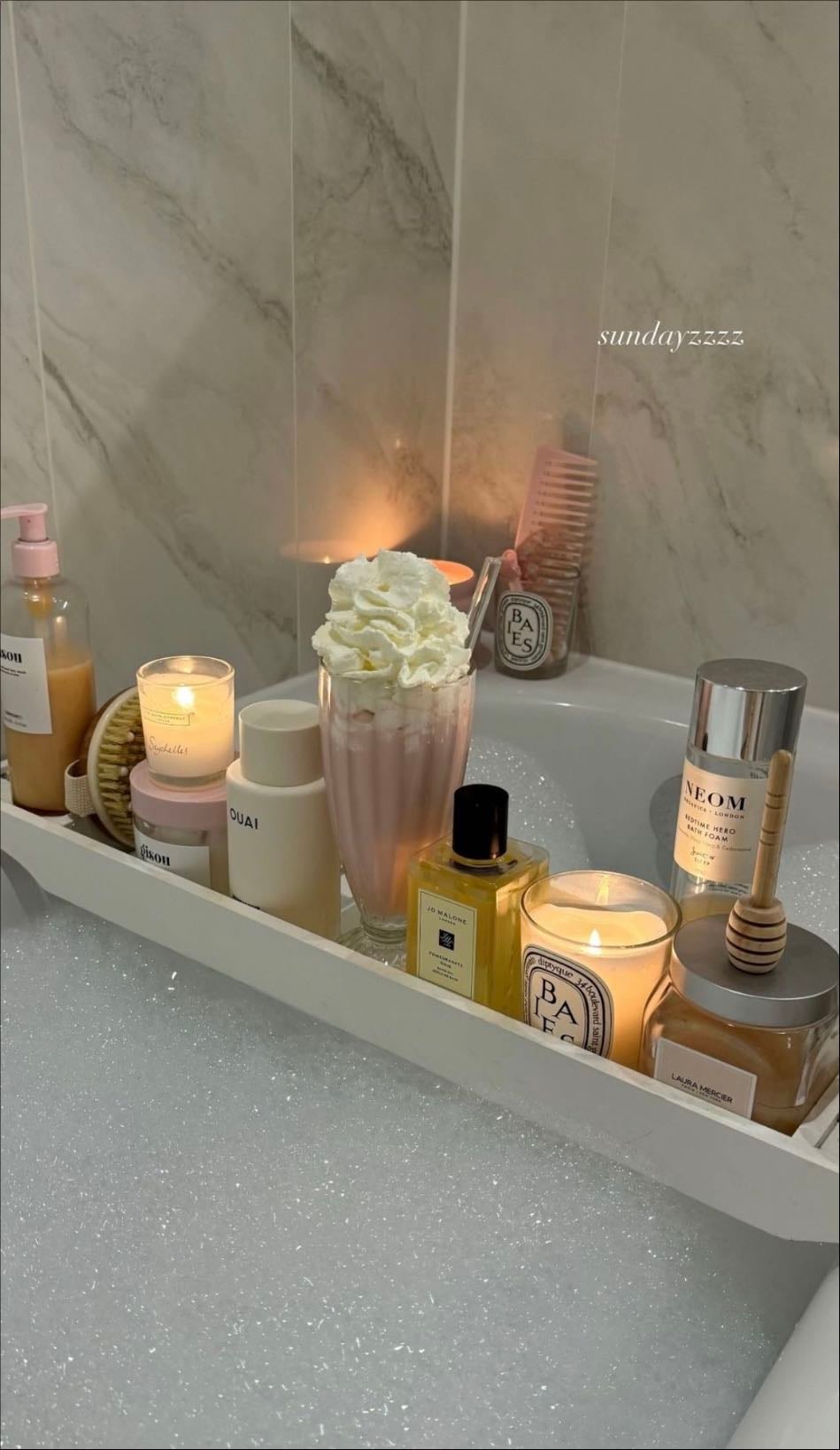 Frequent Hair Wash - Prevents hair fall and promotes healthy scalp:
- Reduces scalp inflammation by removing dirt, sebum and oils, and dead skin cells that naturally acumulate.
Hair training for oily scalp is a myth and ineffective.