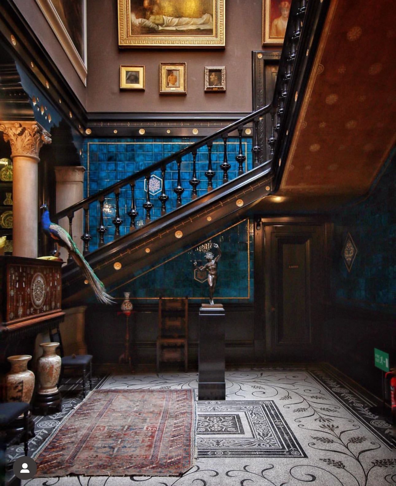Leighton House - Manor House