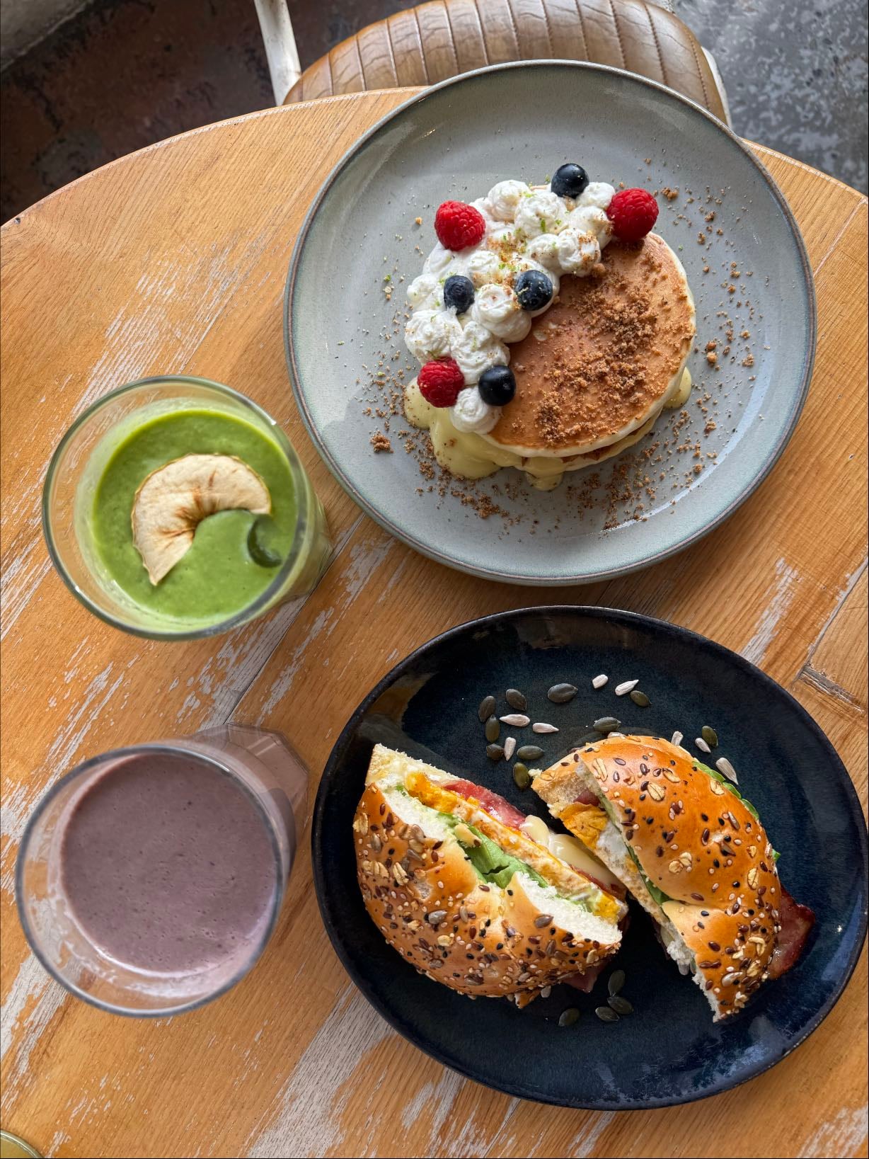 Fauna & Flora @ Santos / Chiado / Anjos / Estoril - Ordered the bacon & egg bagel + lemon curd pancakes + paradise smoothie + smoothie of the day