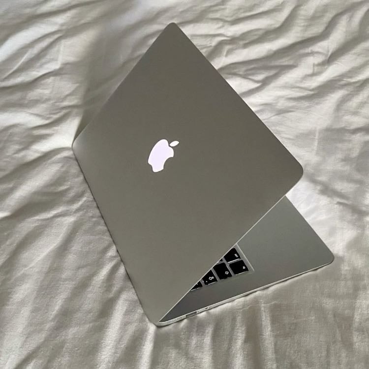 Laptop - A veces llevo mi iPad para que no pese mucho mi bolso.