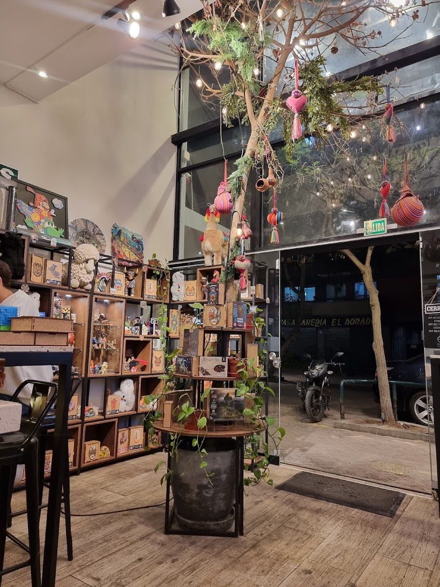 Ayni Puzzles Coffee & Souvenirs - Miraflores
