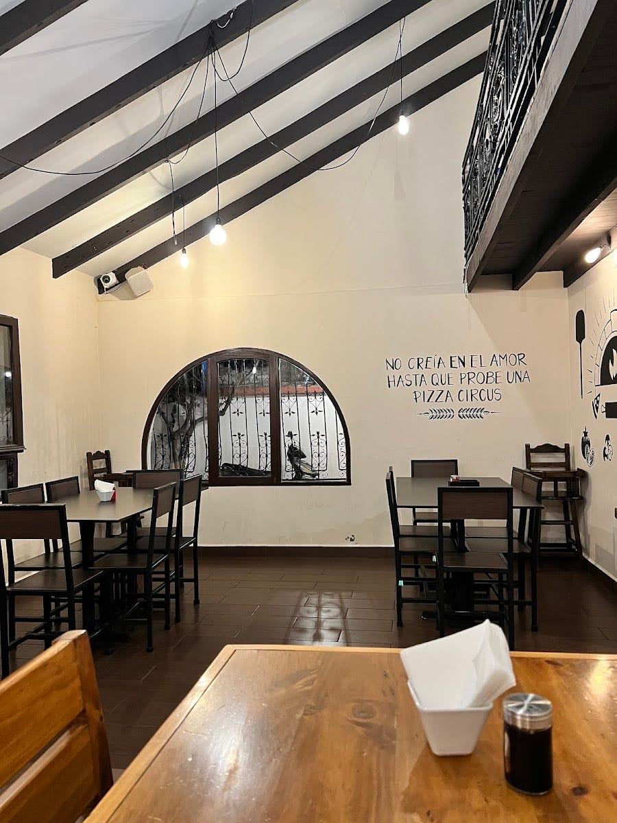 Circus Pizzeria - 7.5/10