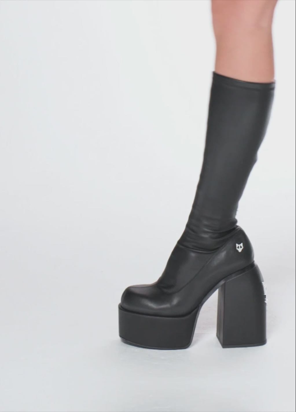 Nude wolf boots