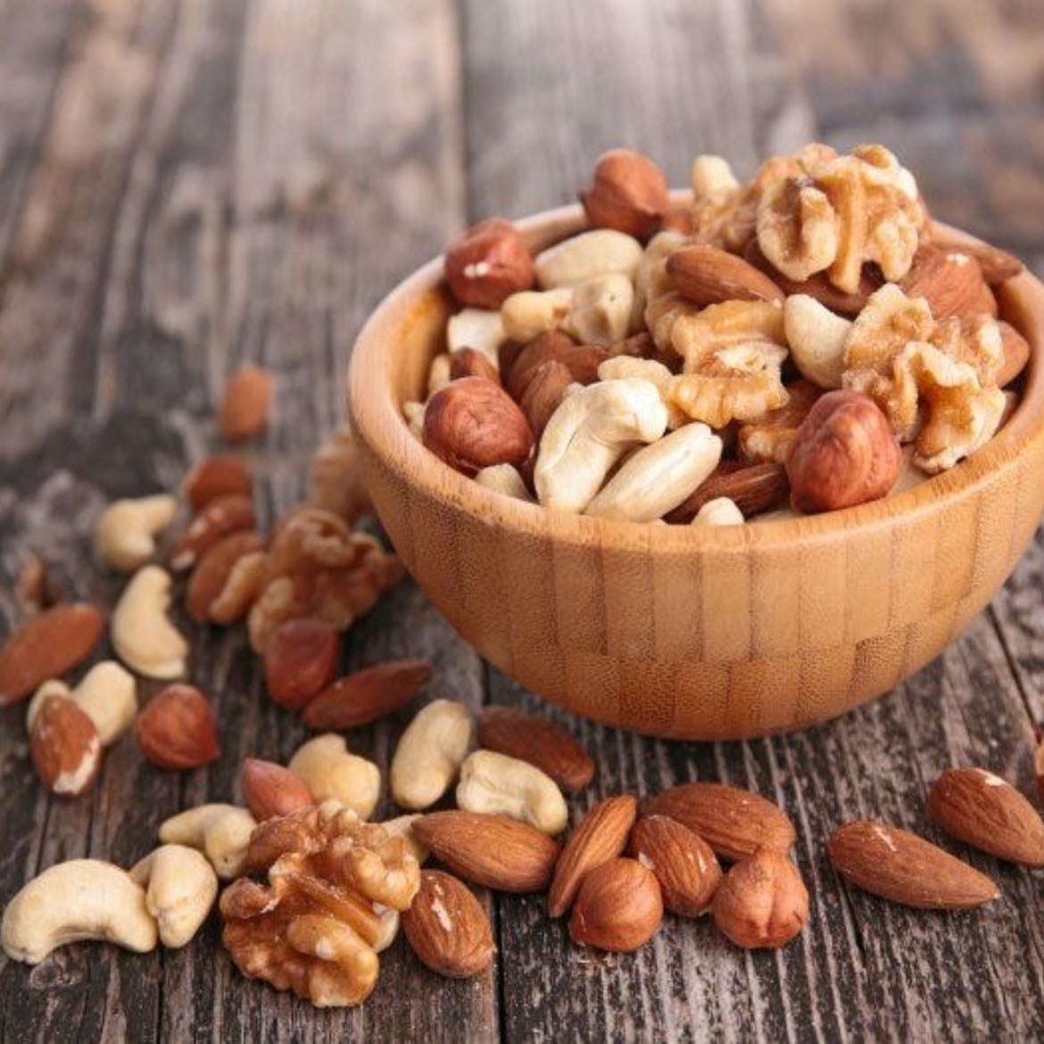 Almendras y nueces como snacks