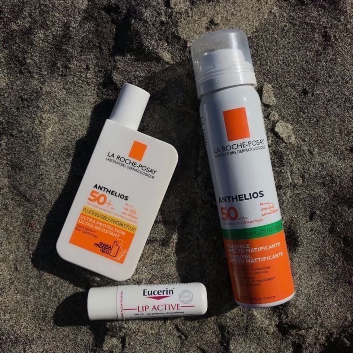 Crema solar en cuello y manos