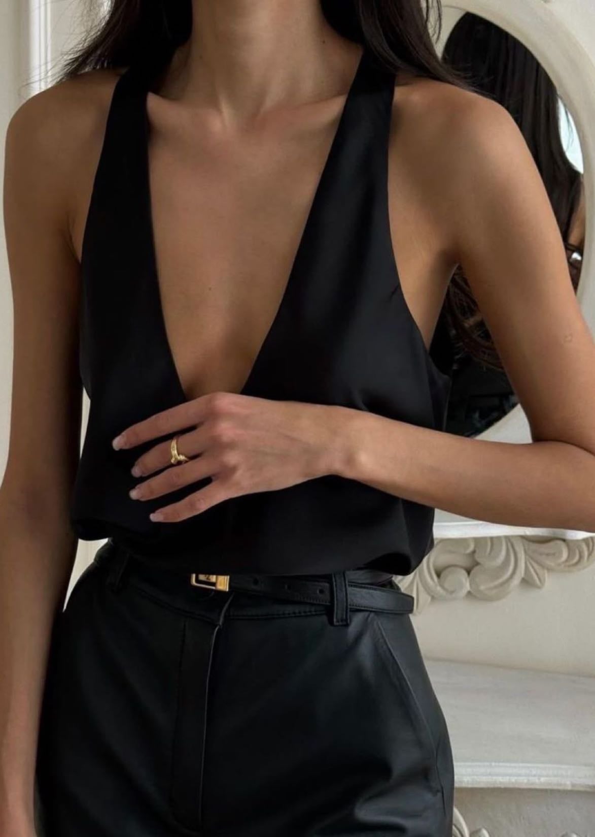 Blusa tirantes negra no pegada