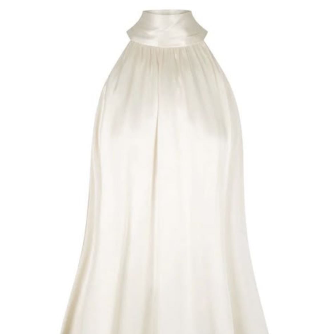 Blusa blanca cuello tortuga sin mangas