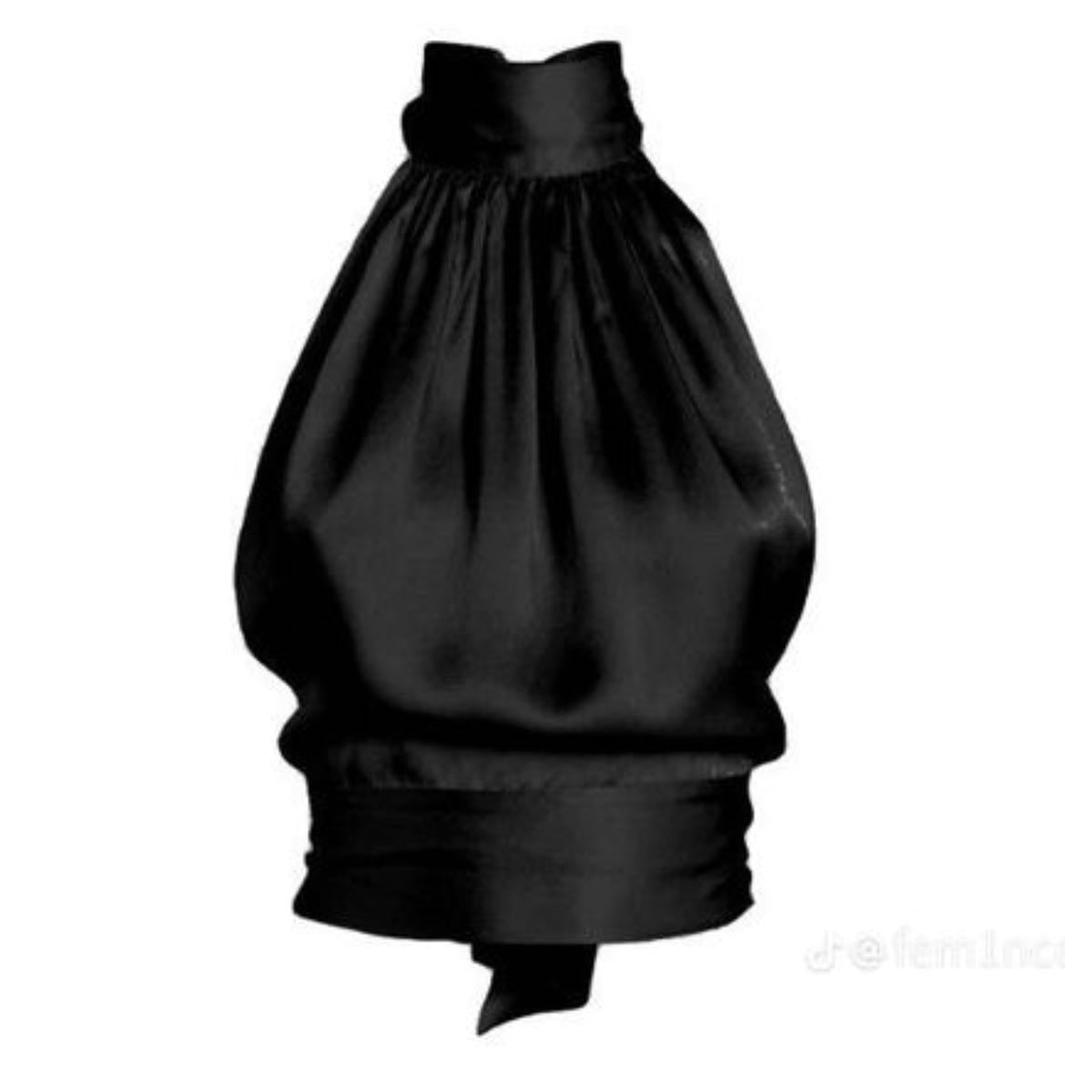 Blusa negra cuello tortuga sin mangas