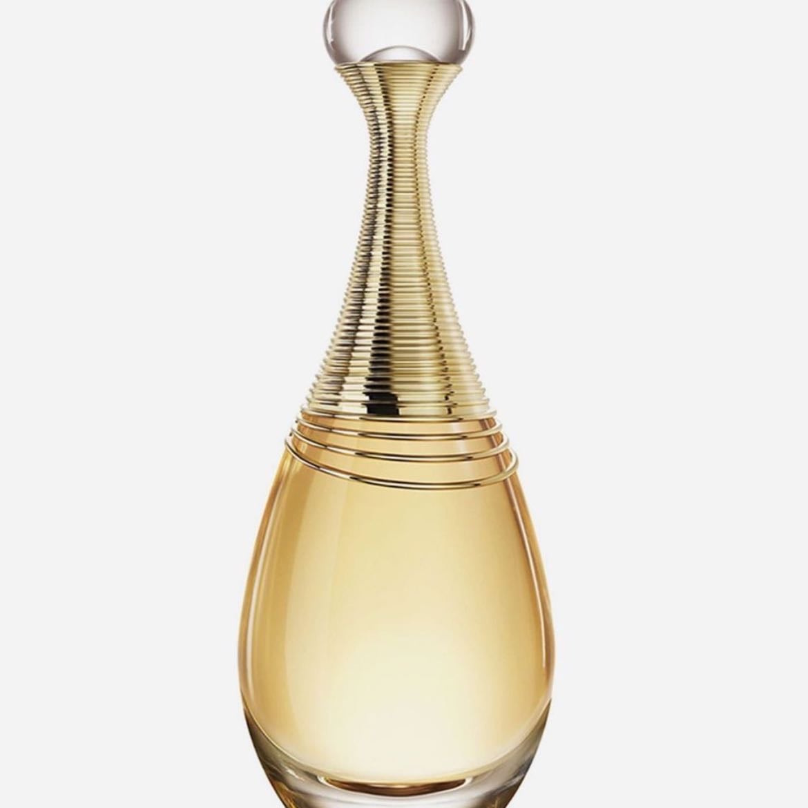 J’adore Eau de Parfum Infinissime - Con notas de rosa centifolia, jazmín sambac, ylang-ylang y nardo de Grasse, fusionadas con un fondo de sándalo cremoso.