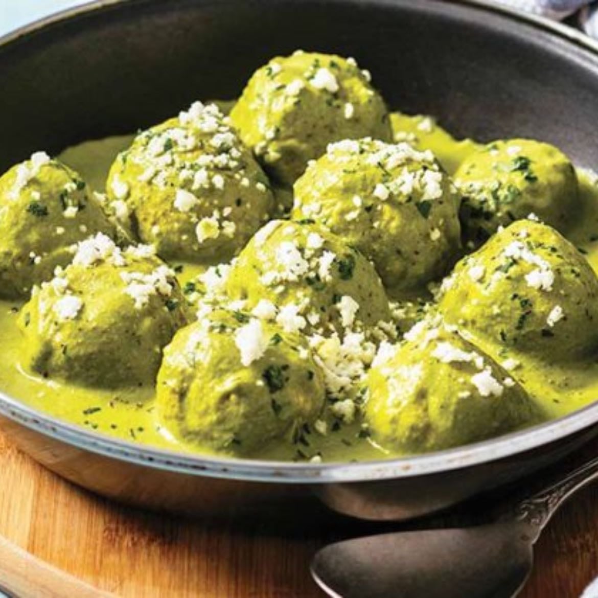 Albóndigas de pollo y chile poblano