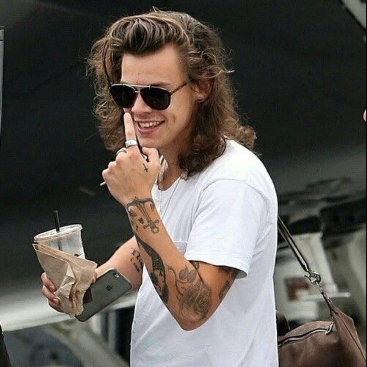 Long hair Harry!π€ - I know that he cut his hair for a good cause, but still Whyyy Harryyπ