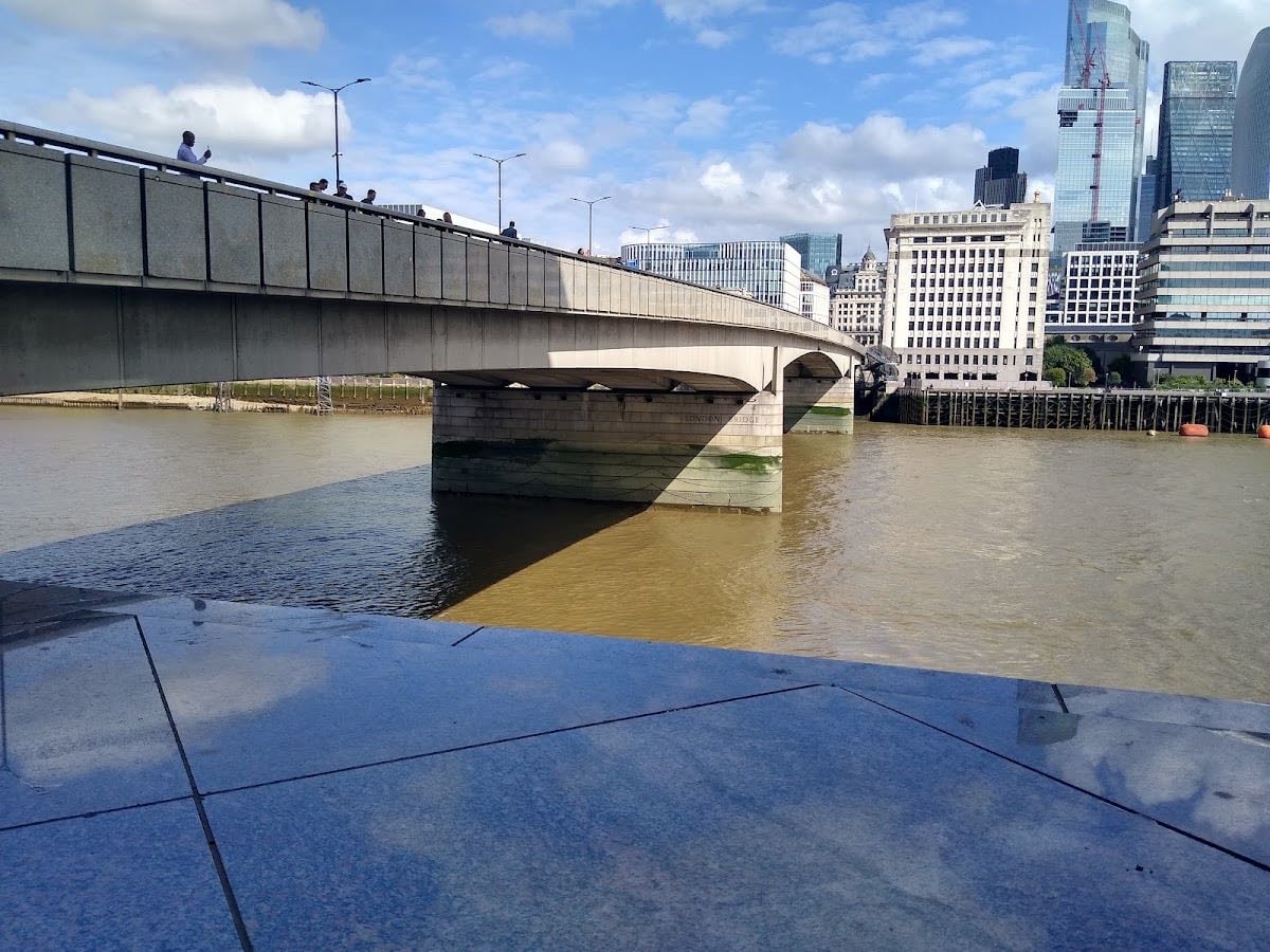 London Bridge - A wonderful serenity has taken possession of my entire soul, like these sweet mornings of spring which I enjoy with my whole being in my own body as a gift and I have to say I have a lot to