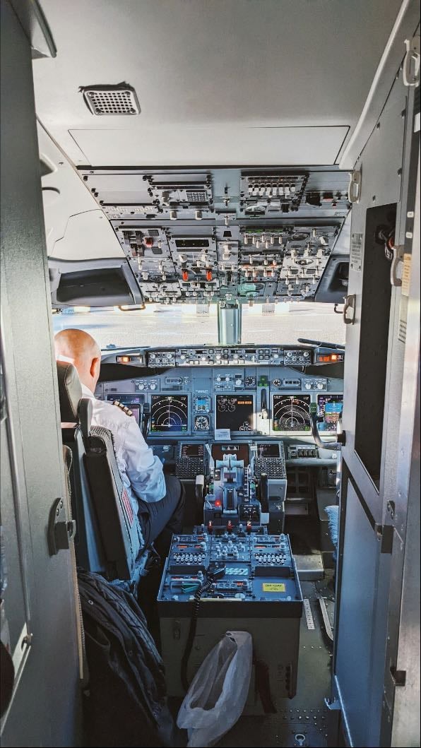 Pilot’s Handbook of Aeronautical Knowledge FAA-H-8083-25B (Color Print): Flight Training Study Guide - U.S. Department of Transportation, Federal Aviation Administration · 2021