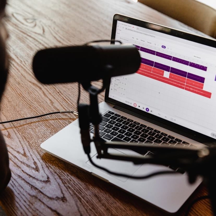 criar um podcast - já faço inconscientemente, então apenas gravar 🎥