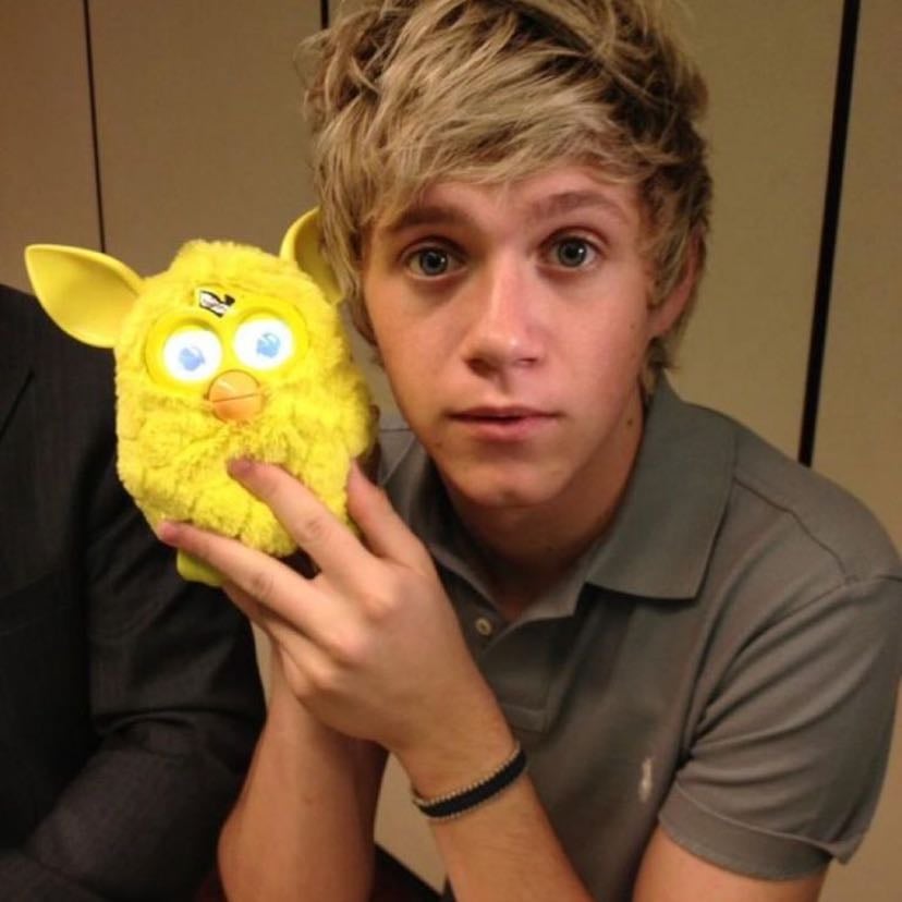 niall with a toy - I also had that toy when I was youngerš„¹