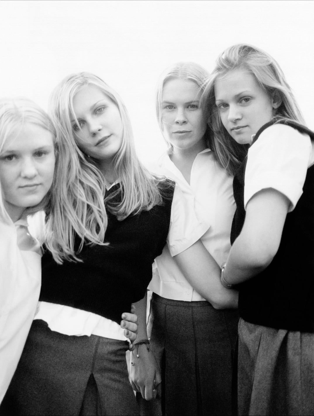 The Virgin Suicides ๐ - Jeffrey Eugenides ยท 2018