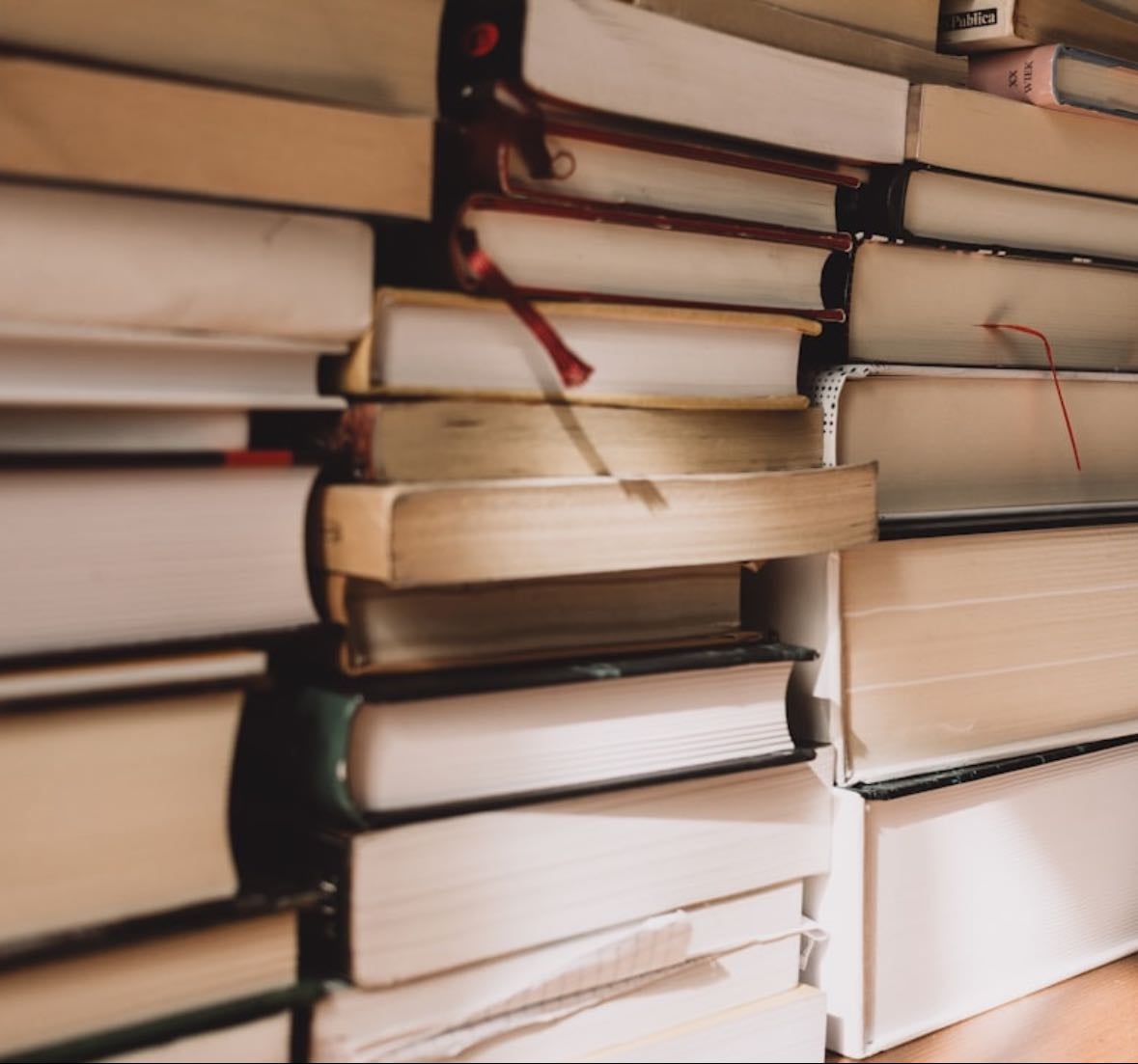 Bookshelf📚 - Books hypelist by emma✨