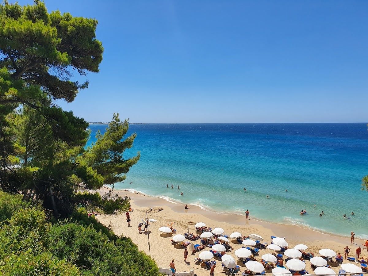 Makris Gialos Beach