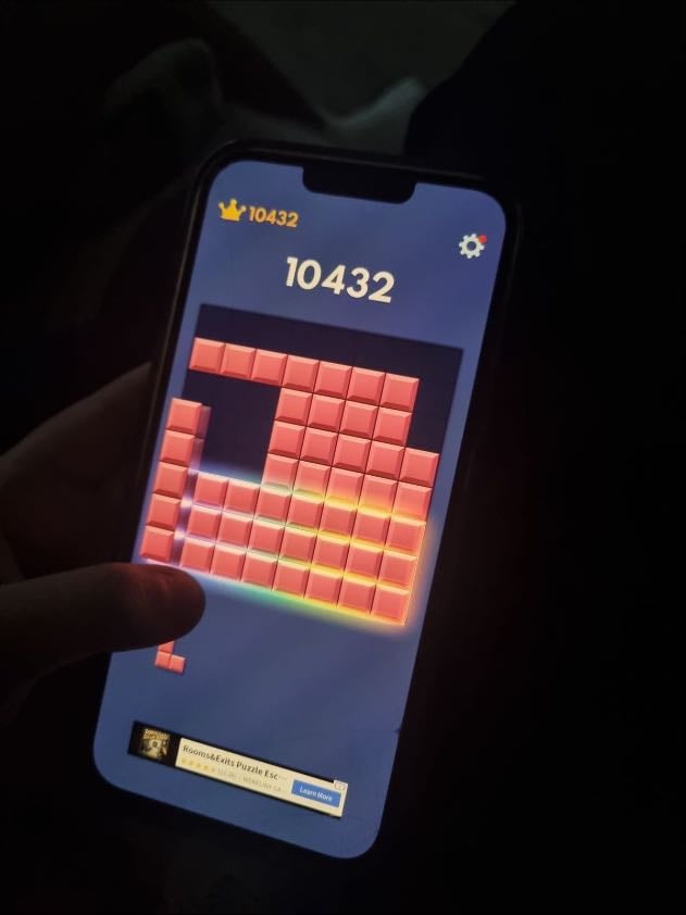 78. Jugar a juegos de mesa en línea.