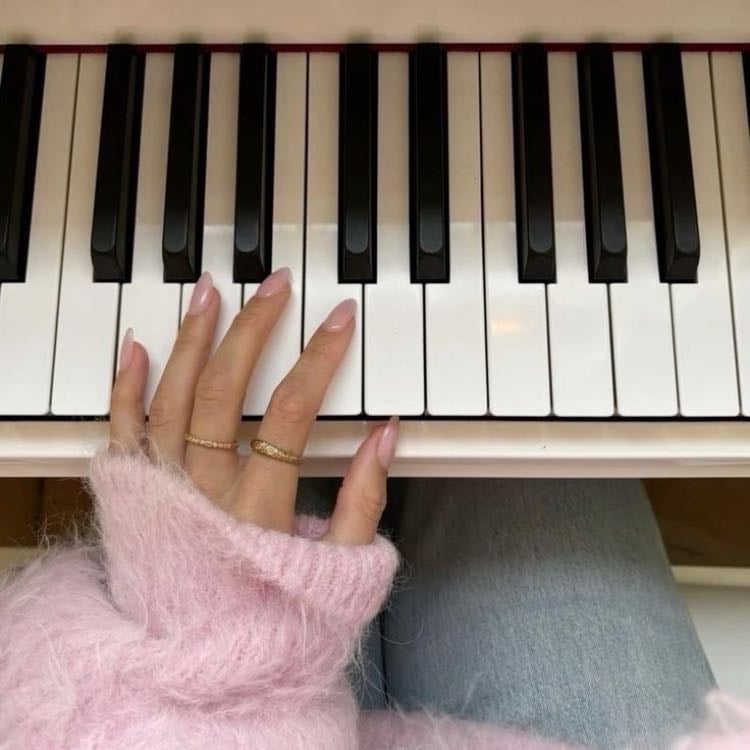 30. Aprender a tocar un instrumento.