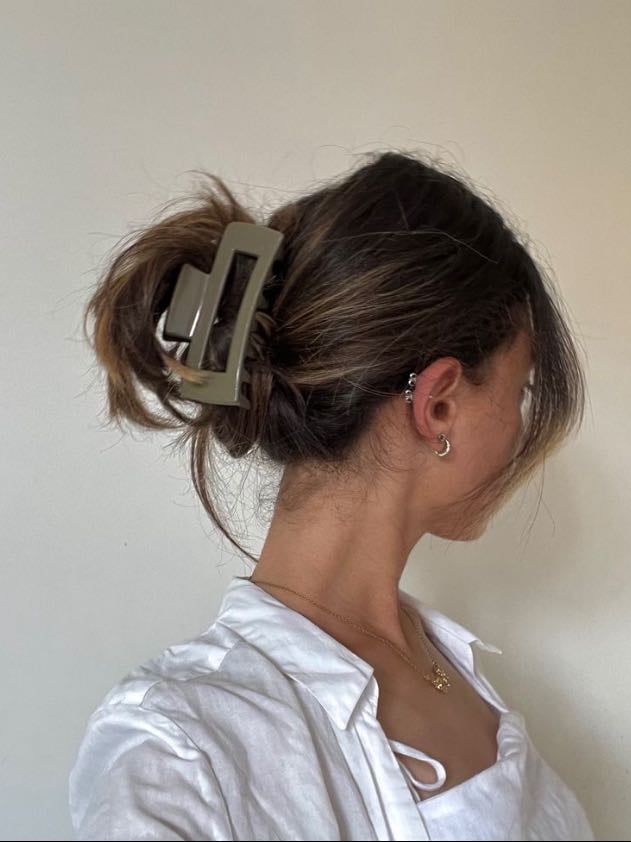 28. Probar un nuevo estilo de peinado.