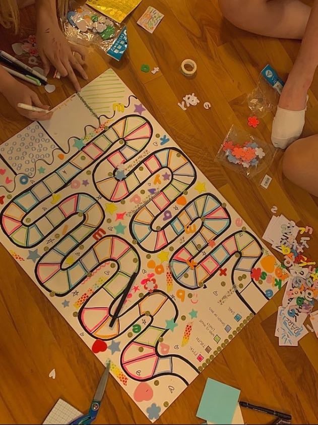 86. Crea tu propio juego de mesa.