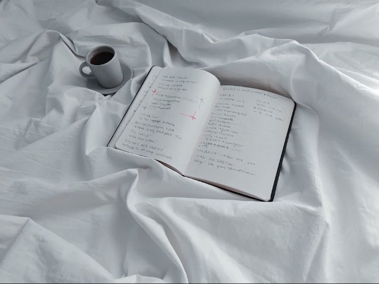 49. Hacer un diario de sueños.
