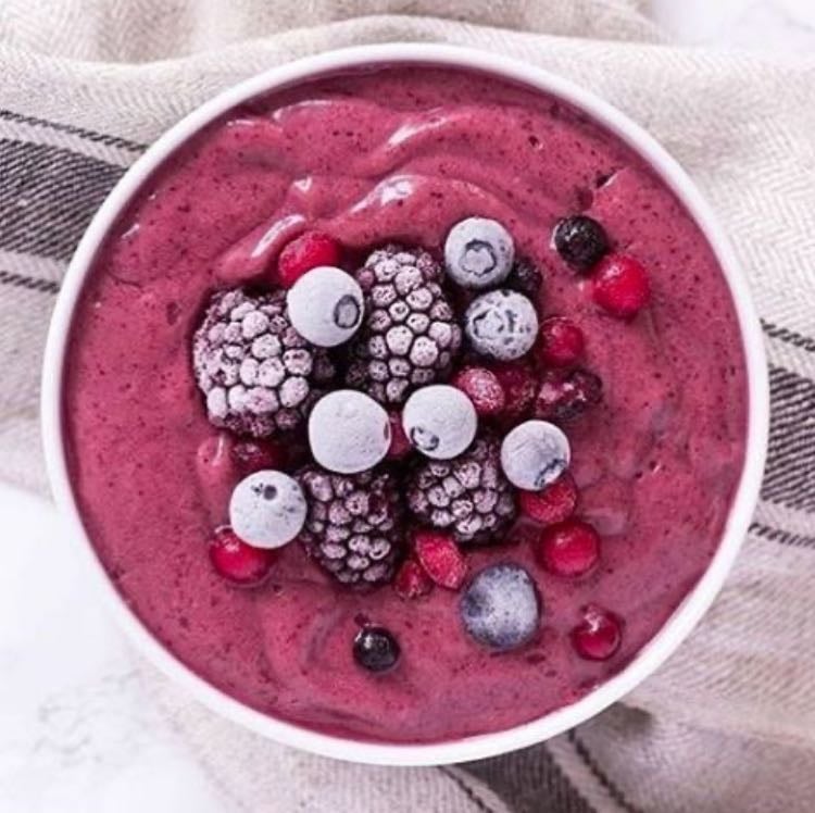 Smoothie bowl de frutos rojos