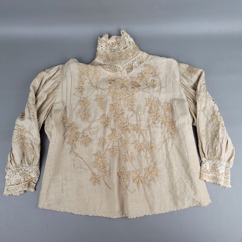 Antique lace top - 3 max