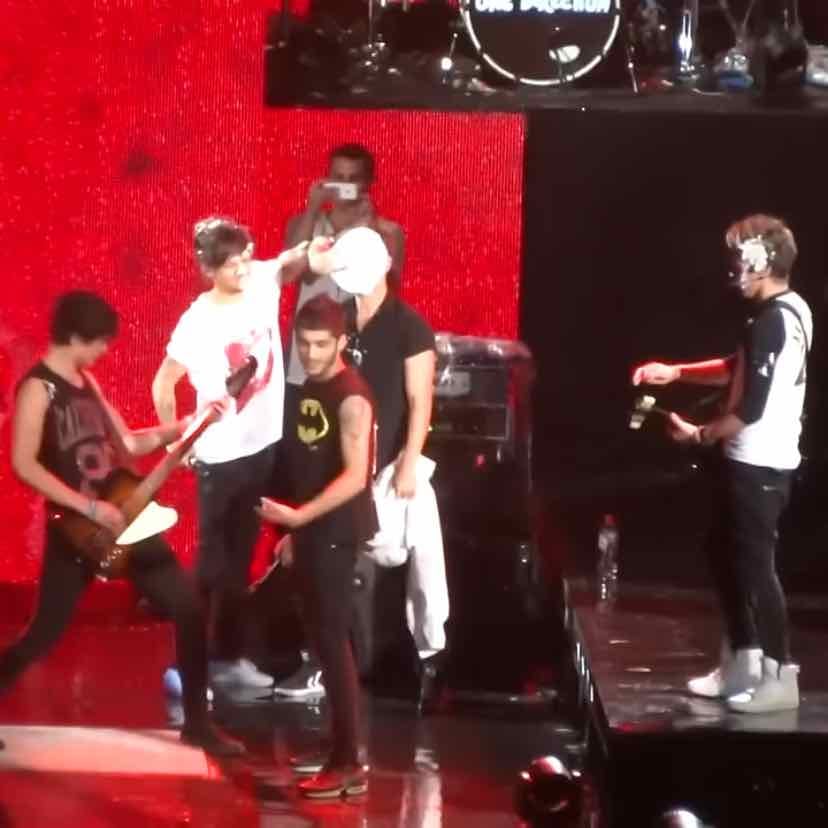 Teenage Dirtbag OT9 10/30/13 - i don’t even know where to start niall’s jimmy’z shirt and zayns batman tank and 5sos singing and playing guitar and all of them jumping around together and niall and luke playing guitar together and liam putting his arm around calum and then zayns high note and niall’s solo AND HARRY RUBBING AGAINST LUKE IN THE BEGINNING AND THEN THE RANDOM PIE FIGHT WHERE THEY ALL GET WHIPPED CREAM AND THEN HARRY COVERED IN WHIPPED CREAM THROWING TWO WATER BOTTLES AT THE CROWD ON BEAT and oh it’s such a good performance
