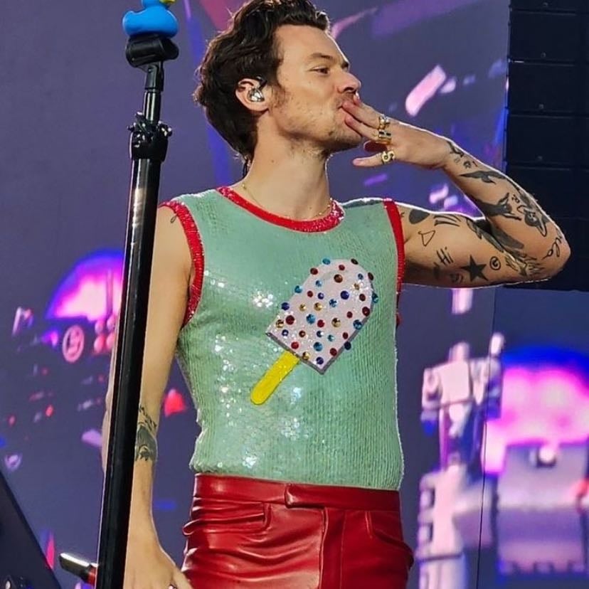 horsens 05/14/2023 - green and red tank top with sparkly popsicle on it, red leather pants, black satellite stompers