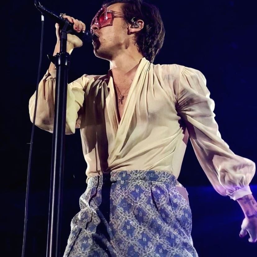 glendale 11/13/2021 - white loose long-sleeve top, blue patterned pants, white boots