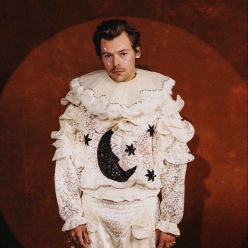 nyc n5 HARRYWEEN II 10/31/2021 - big white fluffy sweater with ruffles & moon + stars black emblem, big white fluffy pants, white shoes