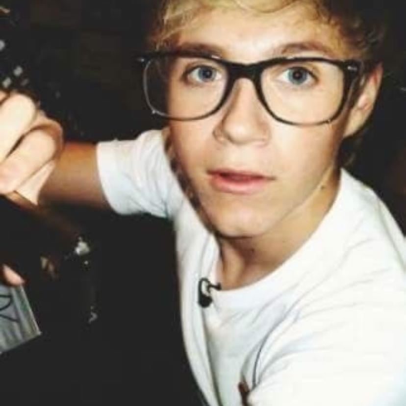 this photo of glasses niall ohmygo โญ - heโs so omg