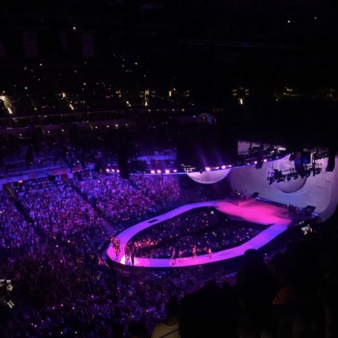 ariana grande- sweetener world tour - june 29, 2019 (indianapolis)