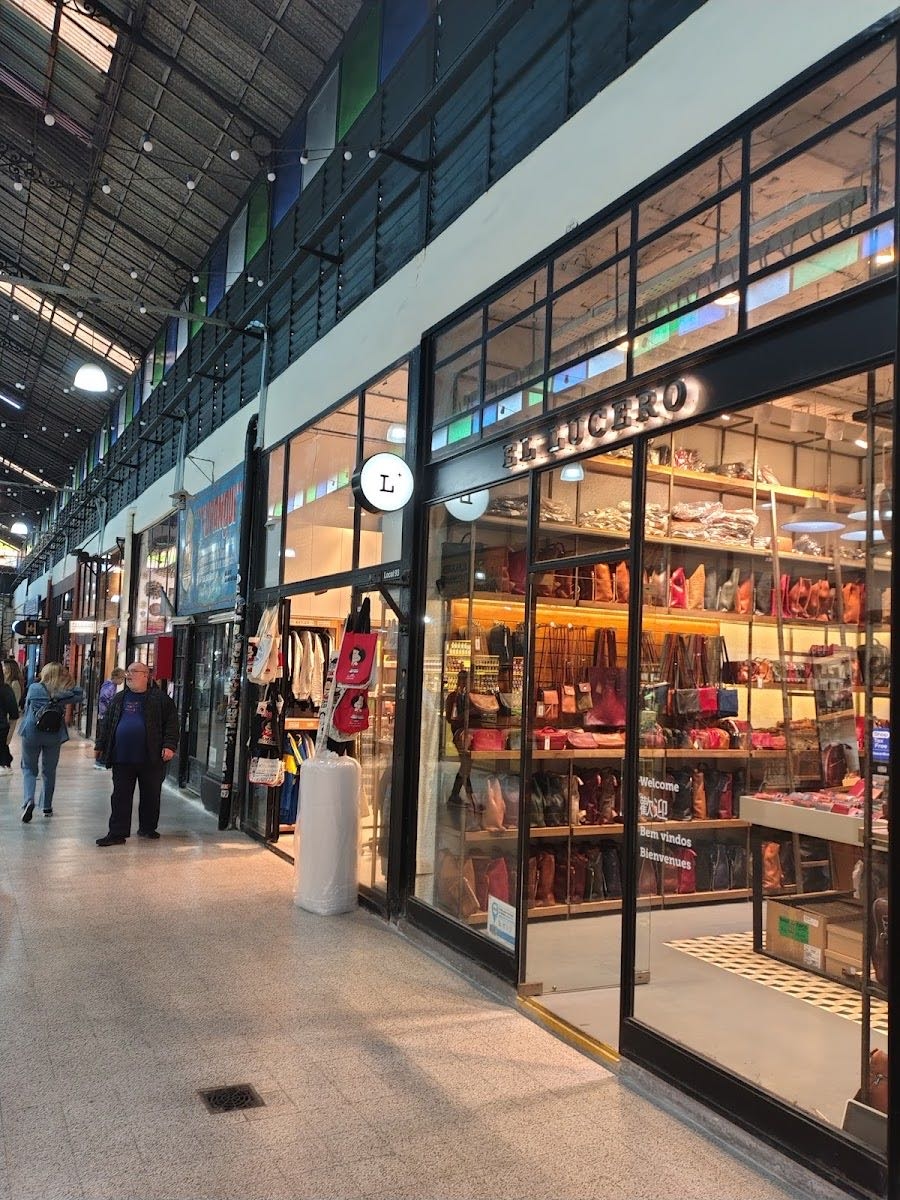 Mercado de San Telmo - Perfecto para comprar vintage, para comer o simpmemente turistear gratyy