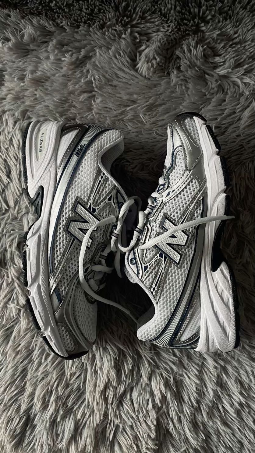 new balance 740