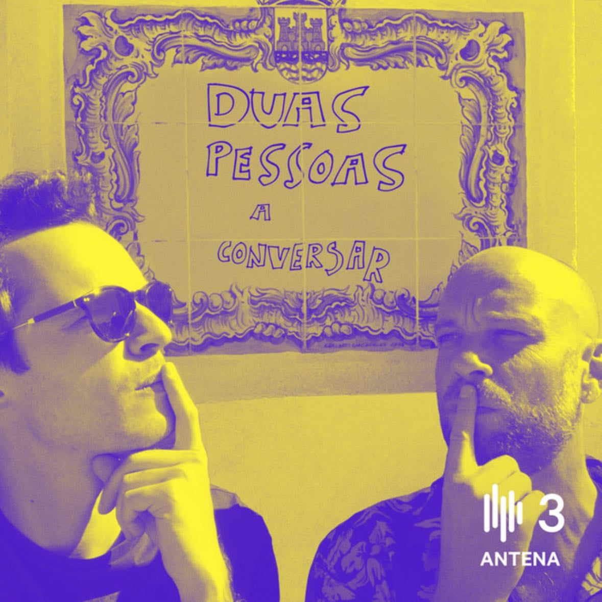 Duas pessoas a conversar - Hugo van der ding e Martim Sousa Tavares