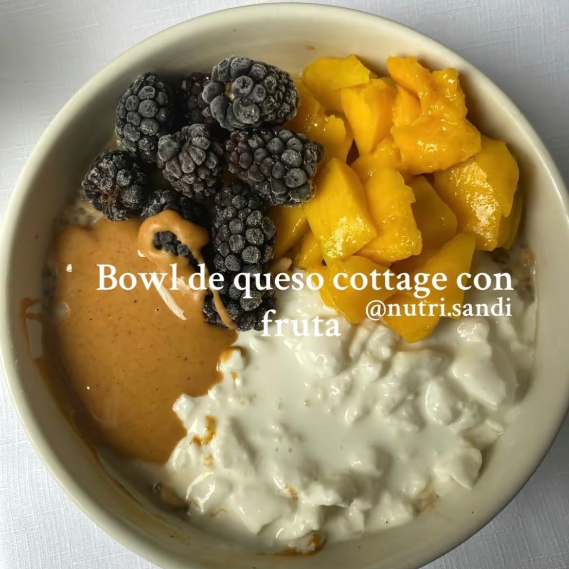 Queso cottage con fruta