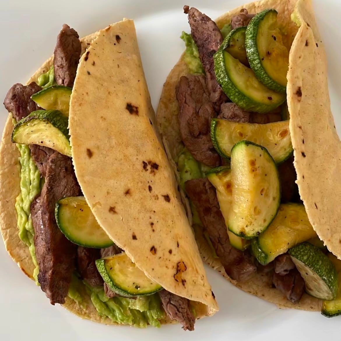 Tacos de bistec con verdura