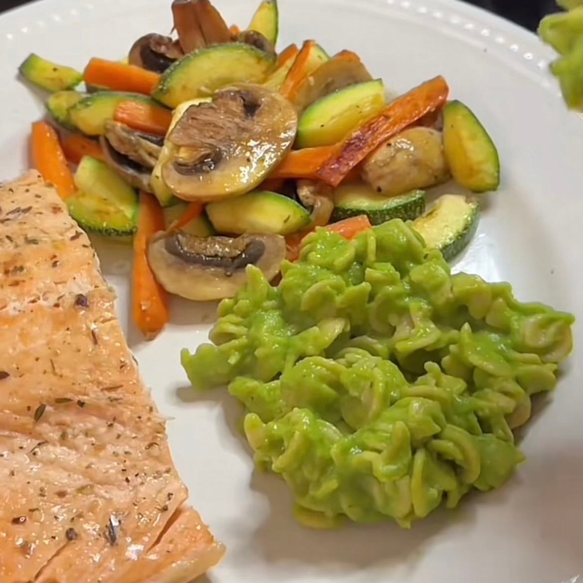 Pasta cremosa con salmón