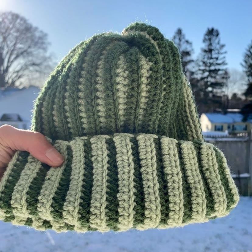Gorrito - Dos tipos de lana o dos colores distintos