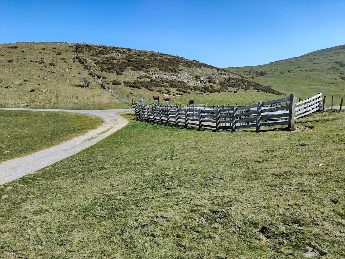 脕rea de descanso Sorogain Alto - Final de la carretera en la frontera con Francia